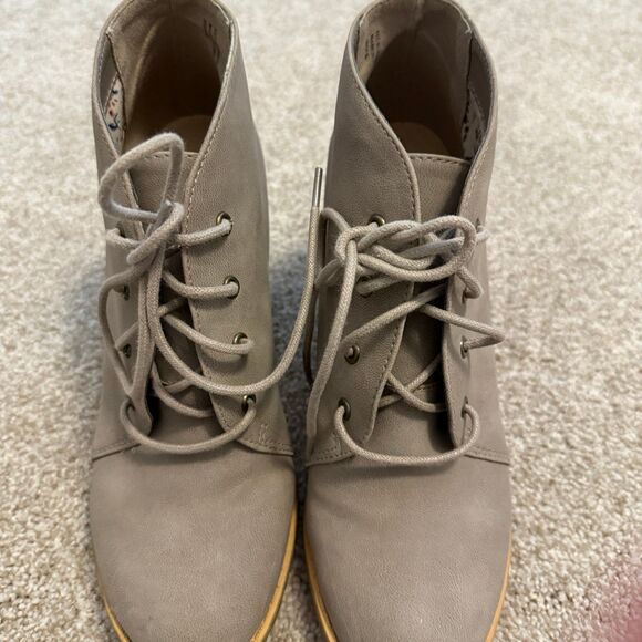Restricted Taupe Lace-Up Ankle Booties Block Heel Women's Size 6 - Picture 9 of 9